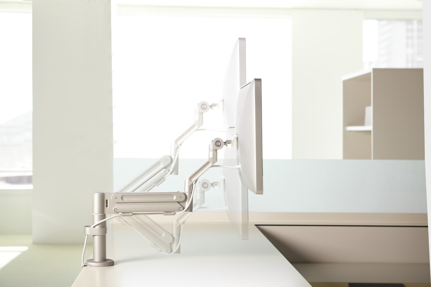 MAST ergonomic monitor support arm by Teknion
